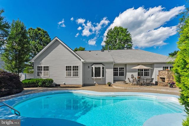 700 FOX CHASE ST, Warrenton, VA 20186
