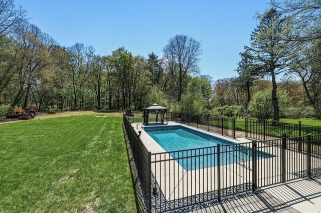 980 Center Street, Ludlow, MA 01056