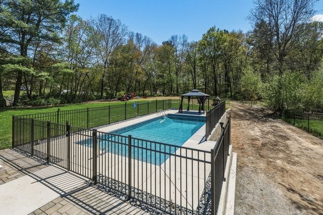 980 Center Street, Ludlow, MA 01056