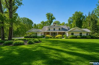 5 Winding Way, Saddle River, NJ 07458