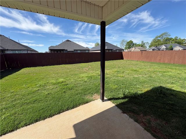 861 Lakeview Drive, Centerton, AR 72719