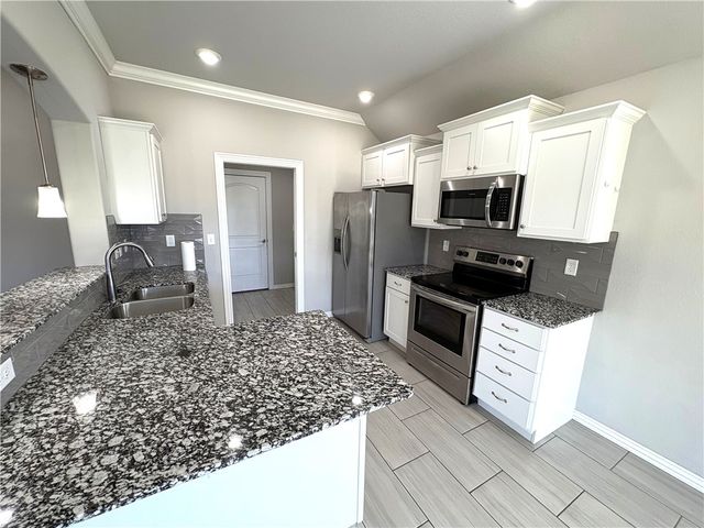 861 Lakeview Drive, Centerton, AR 72719