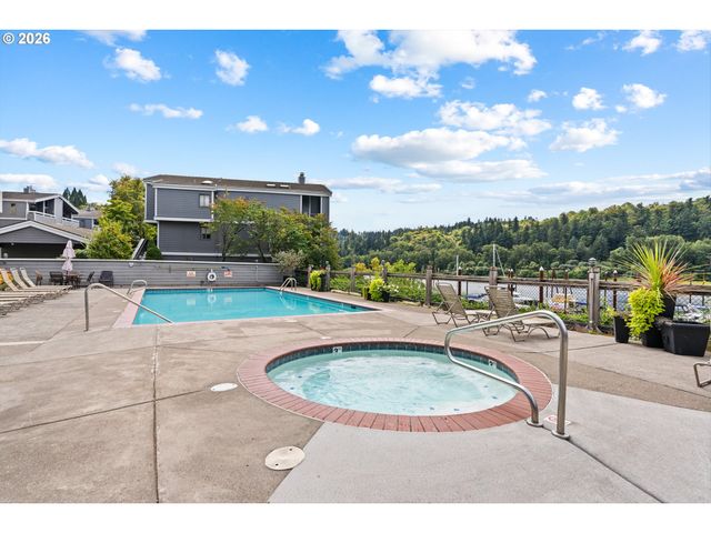 600 Se MARION St 109, Portland, OR 97202