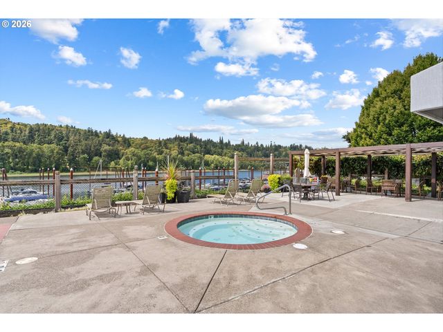 600 Se MARION St 109, Portland, OR 97202