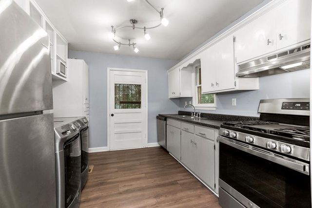 11410 E 25th Street S, Independence, MO 64052