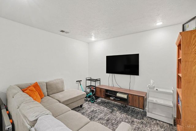 11 Queens Creek, Batavia, OH 45103