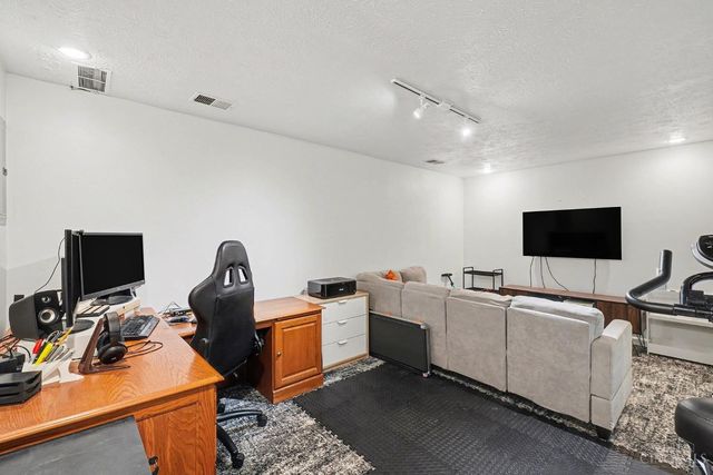 11 Queens Creek, Batavia, OH 45103