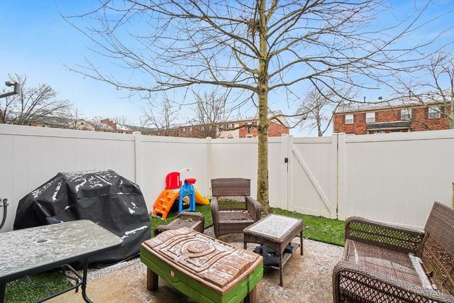 11 Queens Creek, Batavia, OH 45103