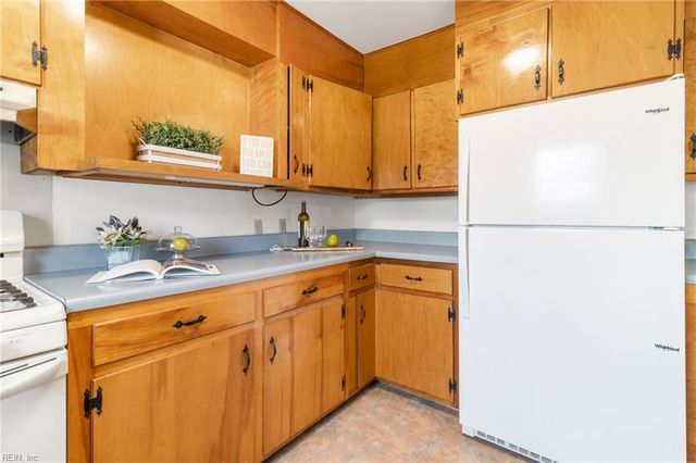208 S End RD, Knotts Island, NC 27950