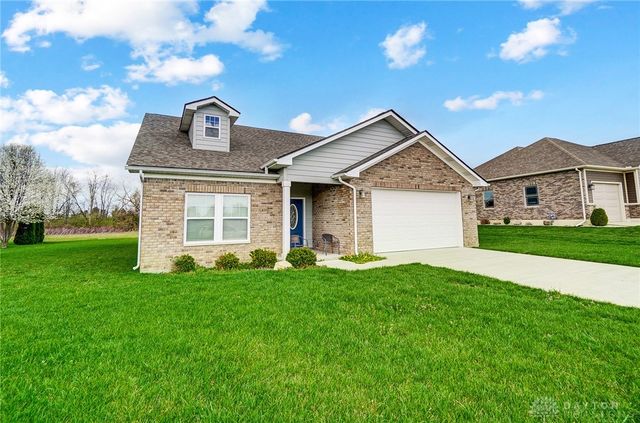 567 Golden Maple Avenue, Brookville, OH 45309