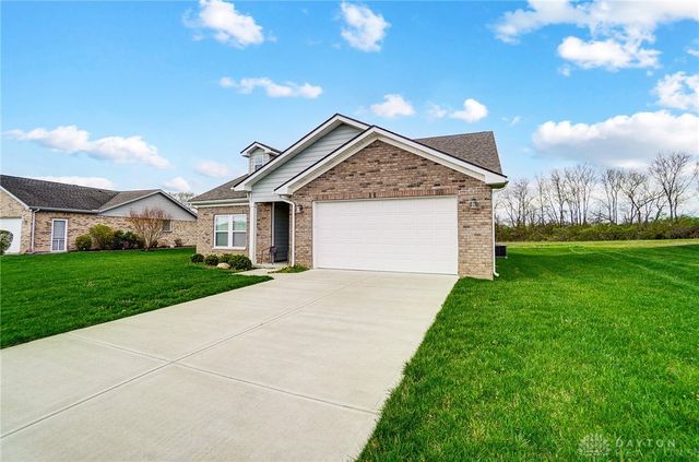567 Golden Maple Avenue, Brookville, OH 45309