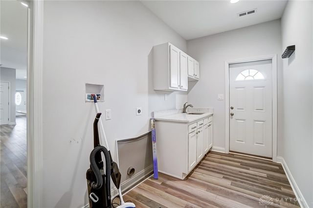 567 Golden Maple Avenue, Brookville, OH 45309
