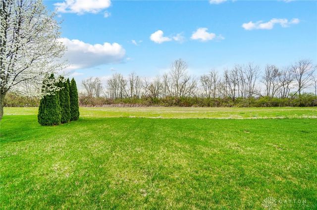 567 Golden Maple Avenue, Brookville, OH 45309