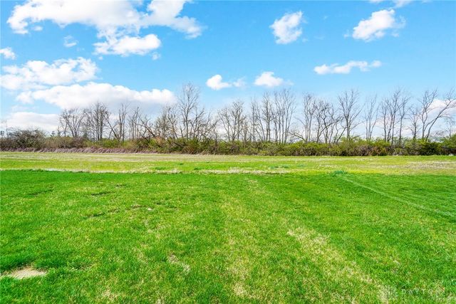 567 Golden Maple Avenue, Brookville, OH 45309