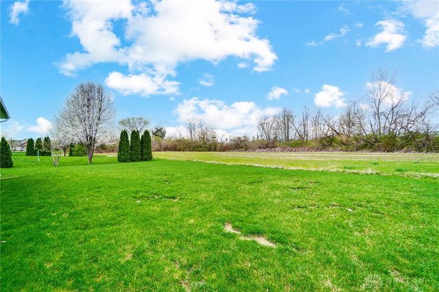 567 Golden Maple Avenue, Brookville, OH 45309