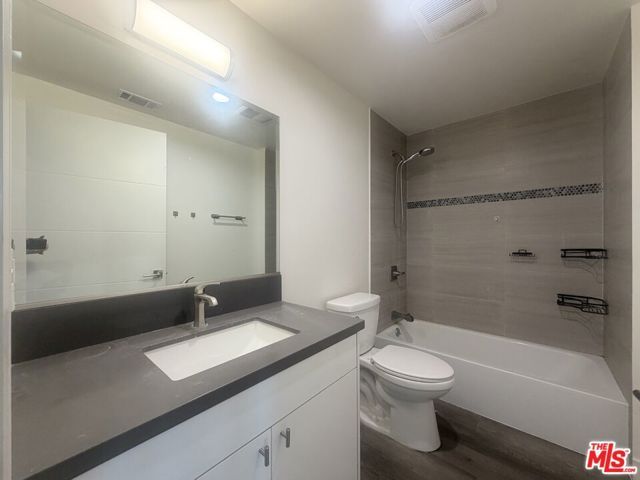 900 S Kenmore Avenue 505, Los Angeles, CA 90006