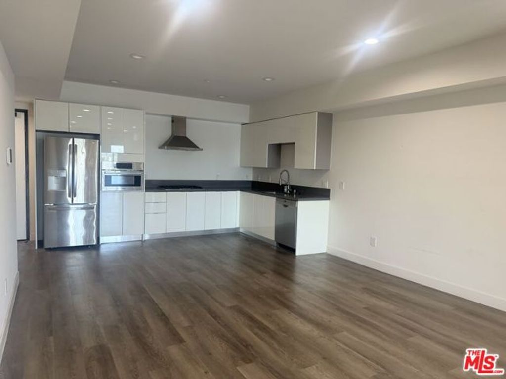 900 S Kenmore Avenue 505, Los Angeles, CA 90006