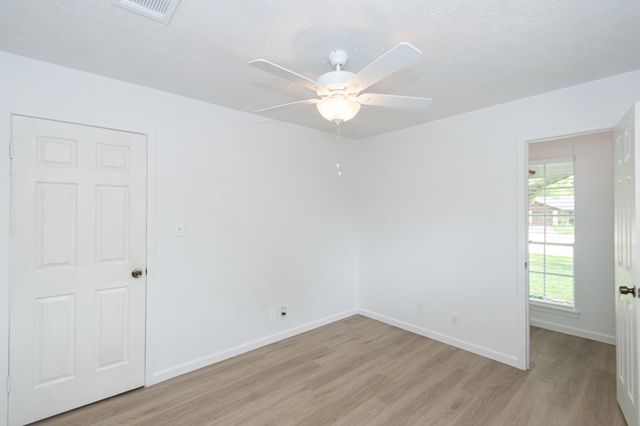 5704 Leggett Lane, Pearland, TX 77584