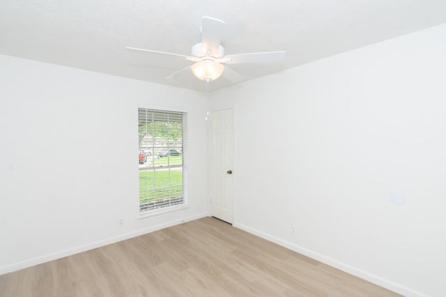 5704 Leggett Lane, Pearland, TX 77584