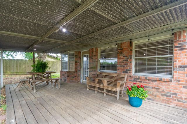 5704 Leggett Lane, Pearland, TX 77584
