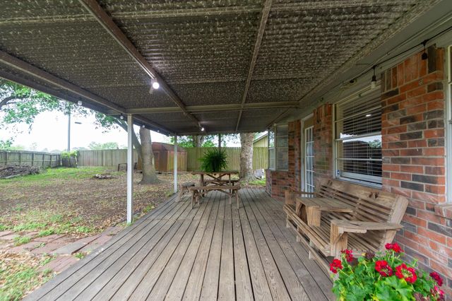5704 Leggett Lane, Pearland, TX 77584