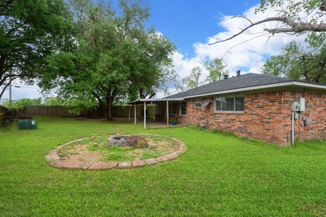 5704 Leggett Lane, Pearland, TX 77584