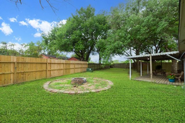 5704 Leggett Lane, Pearland, TX 77584