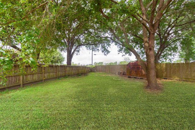 5704 Leggett Lane, Pearland, TX 77584