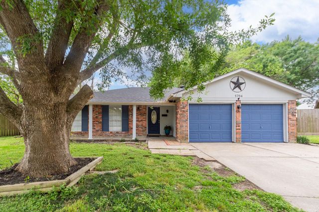 5704 Leggett Lane, Pearland, TX 77584