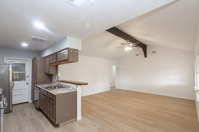 5704 Leggett Lane, Pearland, TX 77584