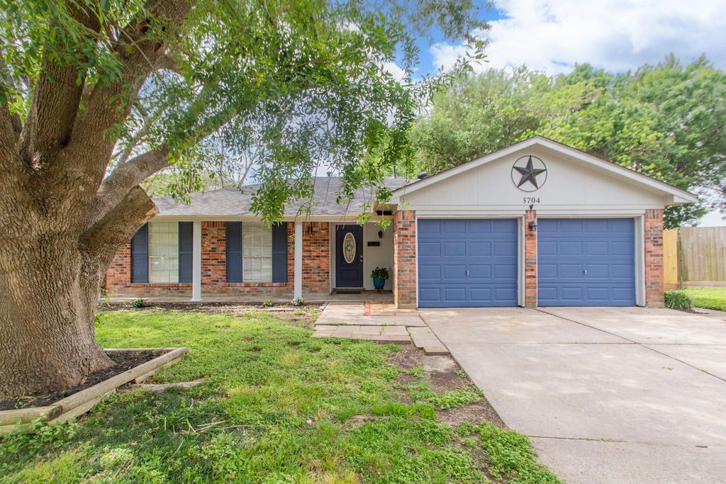 5704 Leggett Lane, Pearland, TX 77584
