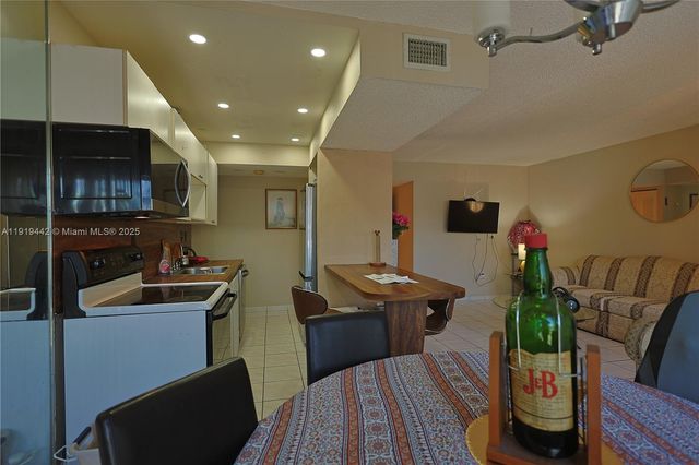 9340 W Flagler St 104B, Miami, FL 33174