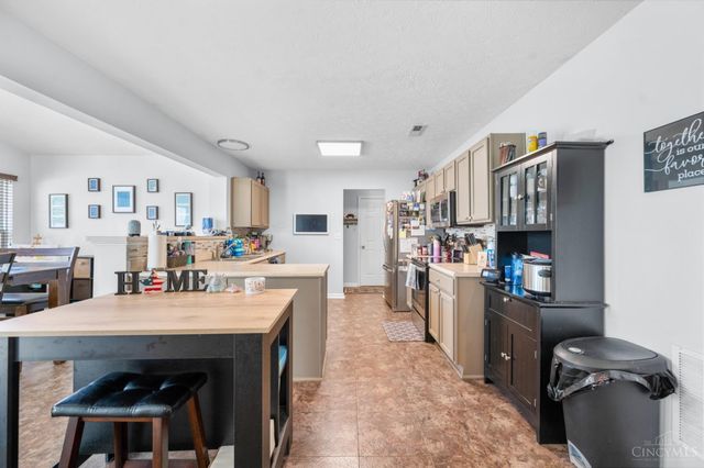 255 Easton Manor Drive, Monroe, OH 45050