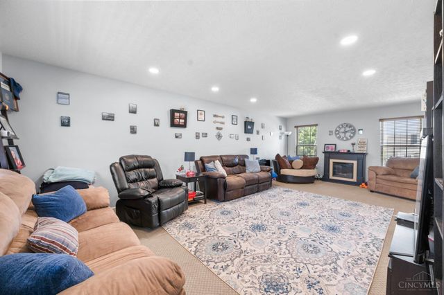 255 Easton Manor Drive, Monroe, OH 45050