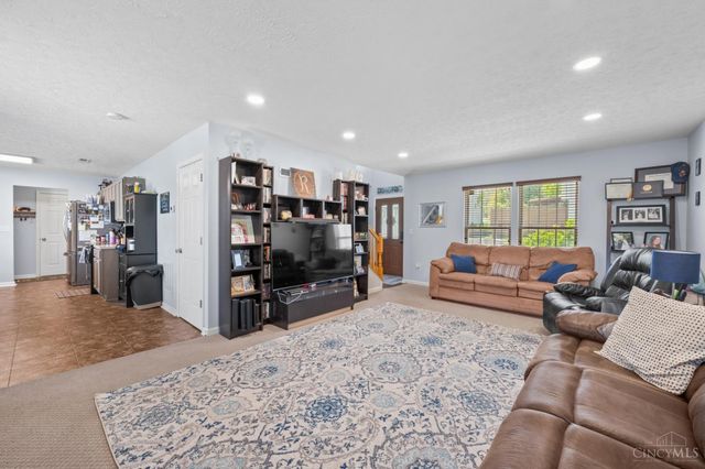 255 Easton Manor Drive, Monroe, OH 45050