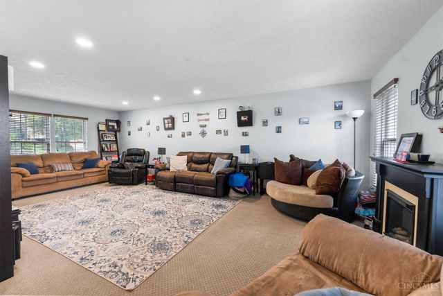 255 Easton Manor Drive, Monroe, OH 45050