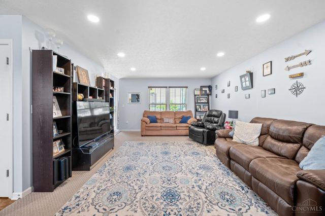 255 Easton Manor Drive, Monroe, OH 45050