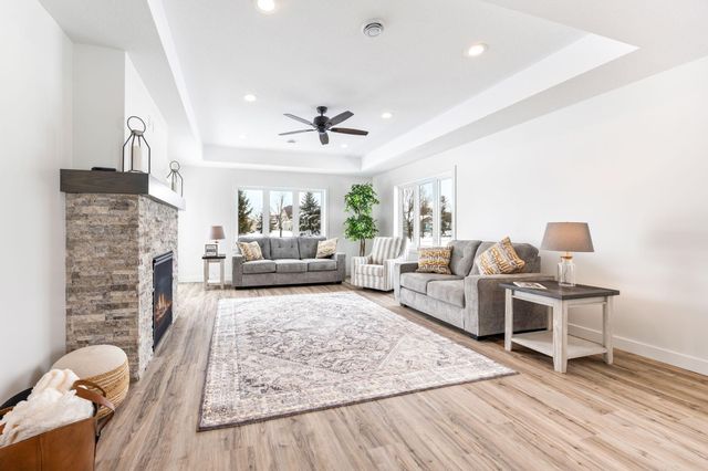 250 Eau Claire Avenue SE, Hutchinson, MN 55350