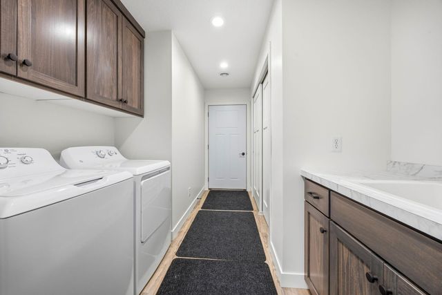 250 Eau Claire Avenue SE, Hutchinson, MN 55350