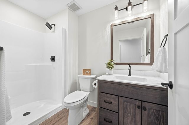 250 Eau Claire Avenue SE, Hutchinson, MN 55350