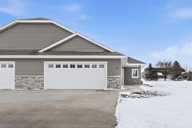 250 Eau Claire Avenue SE, Hutchinson, MN 55350