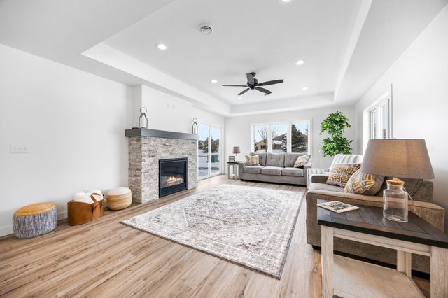 250 Eau Claire Avenue SE, Hutchinson, MN 55350