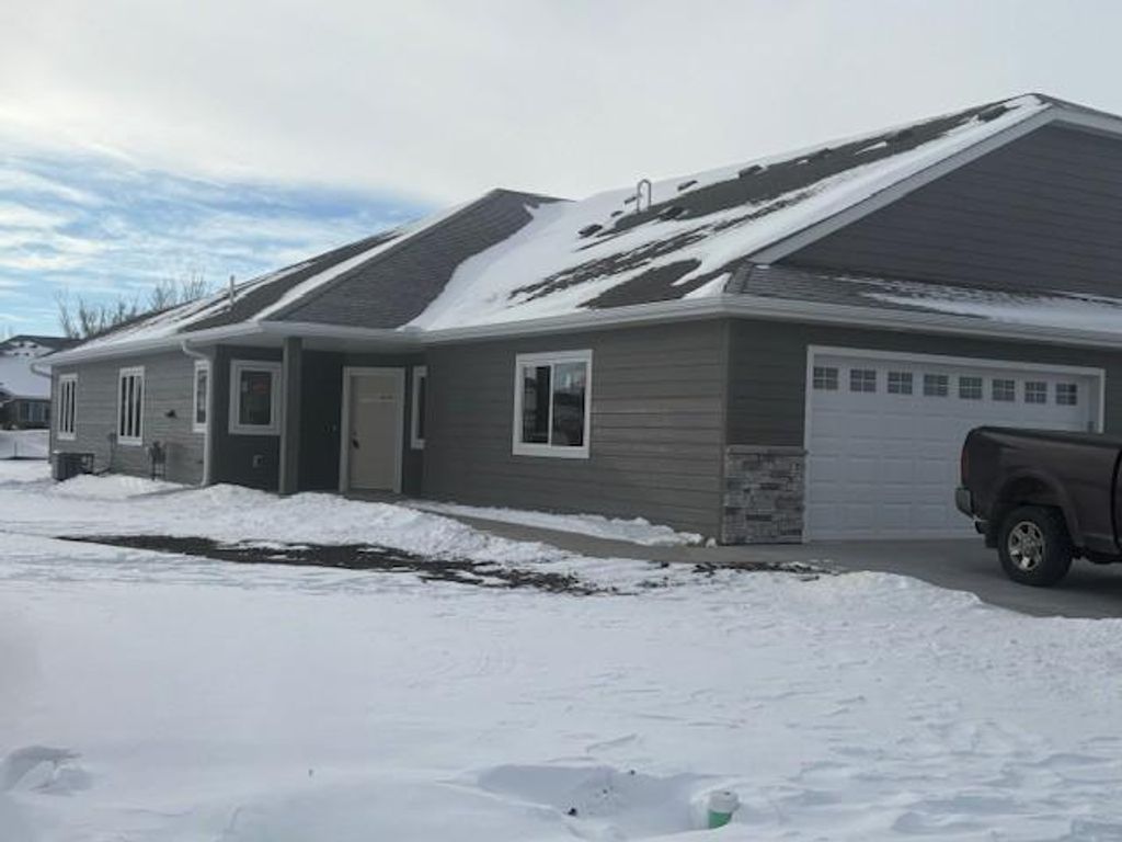 250 Eau Claire Avenue SE, Hutchinson, MN 55350