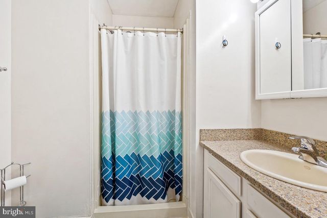 404 TAPAWINGO RD SE, Vienna, VA 22180