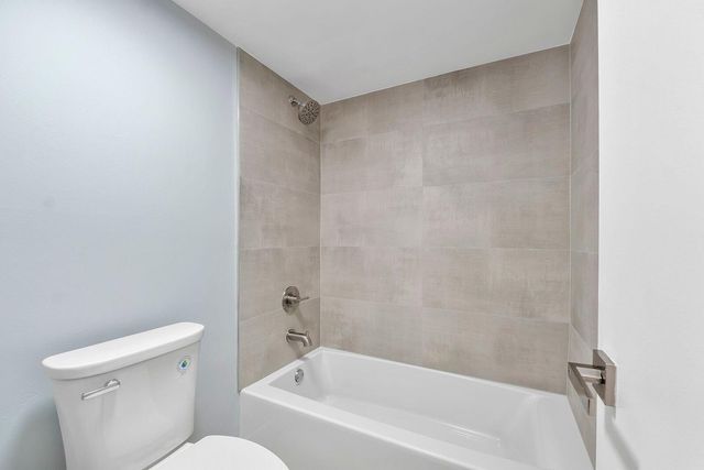 105 Lake Emerald Drive 108, Oakland Park, FL 33309