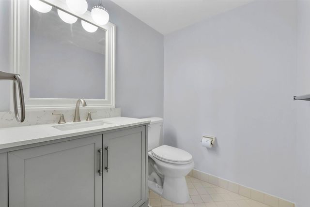 105 Lake Emerald Drive 108, Oakland Park, FL 33309