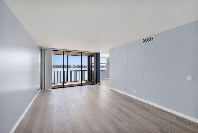 105 Lake Emerald Drive 108, Oakland Park, FL 33309