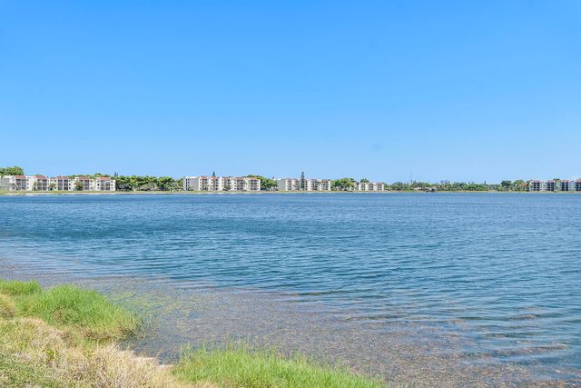 105 Lake Emerald Drive 108, Oakland Park, FL 33309