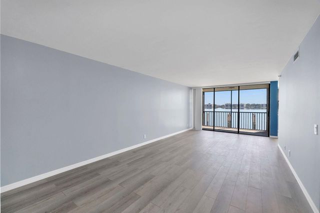 105 Lake Emerald Drive 108, Oakland Park, FL 33309