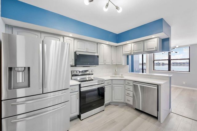 105 Lake Emerald Drive 108, Oakland Park, FL 33309